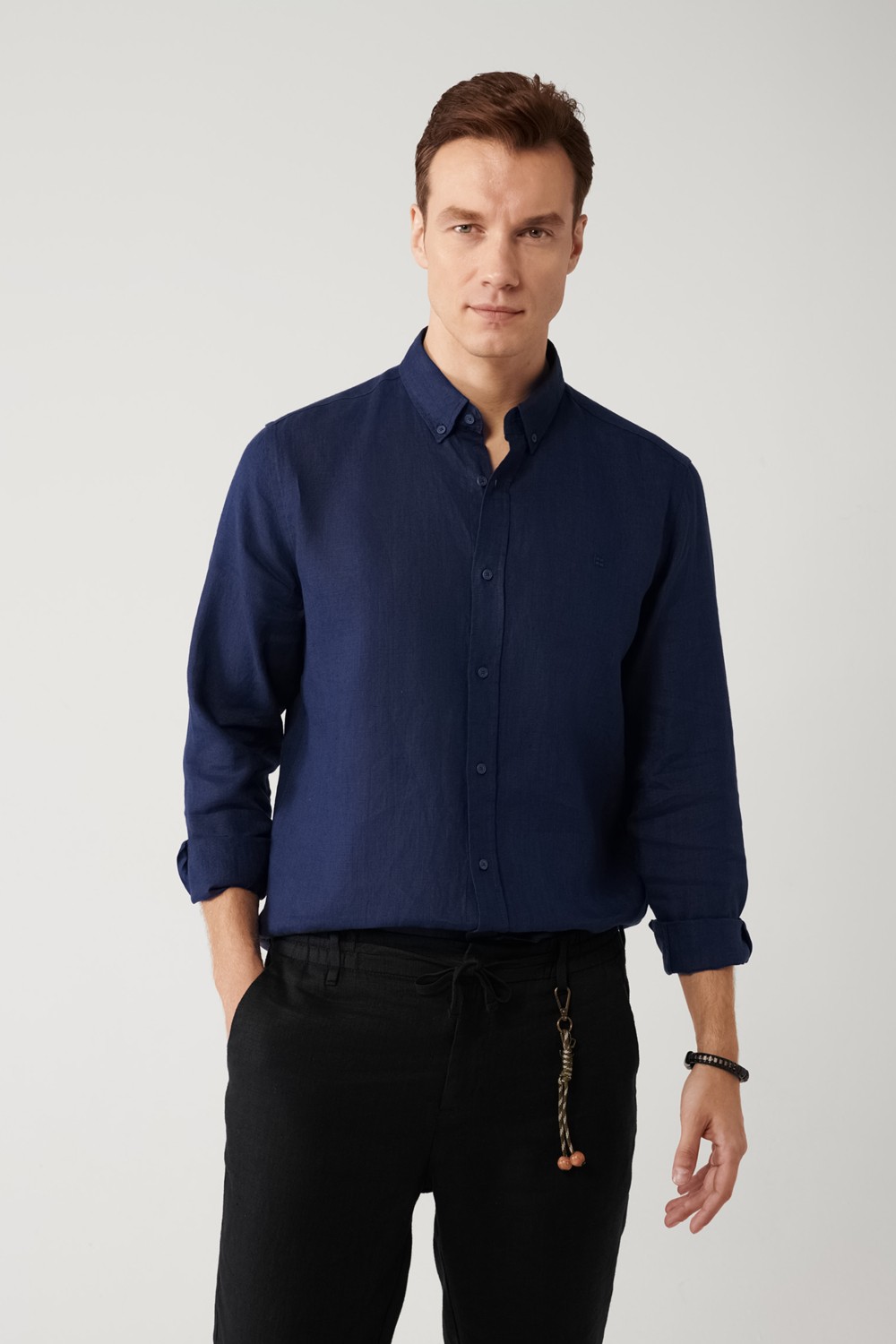 AVVA Erkek Siyah Düğmeli Yaka %100 Keten Comfort Fit Gömlek B002191
