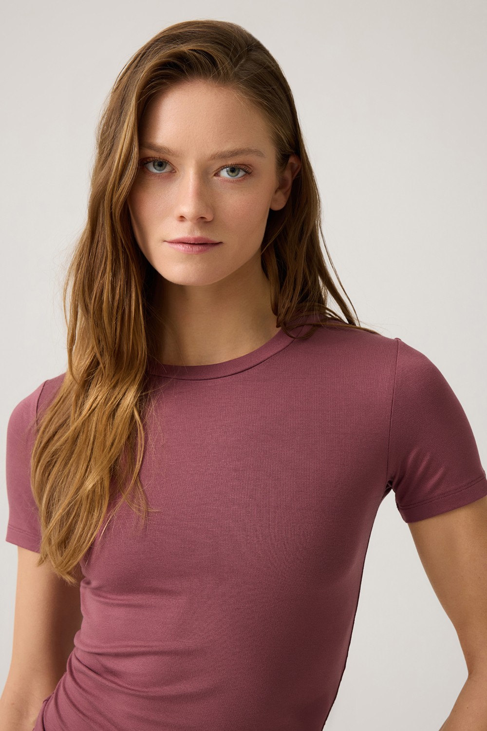 Los Ojos x Melodi Bordo Bedene Oturan Tişört Short Fitted