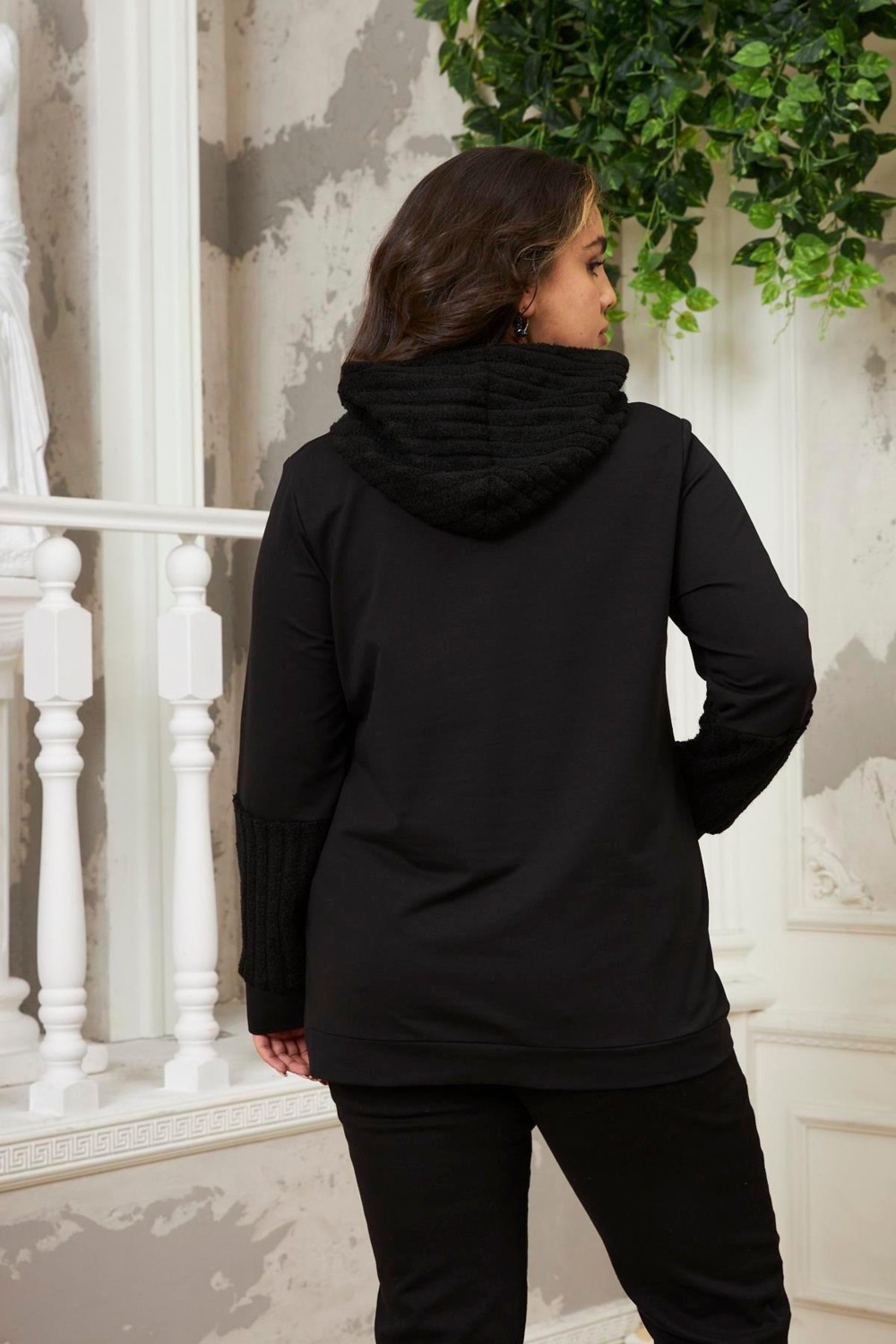 Imagine Giyim Kadın Kol Peluş Garnili Büyük Beden Siyah Sweatshirt - Şıklık ve Rahatlık Bir Arada görsel 5