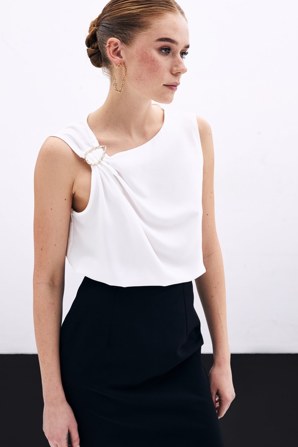 Sateen Tek Omuz Detaylı Bluz - Ekru görsel 5