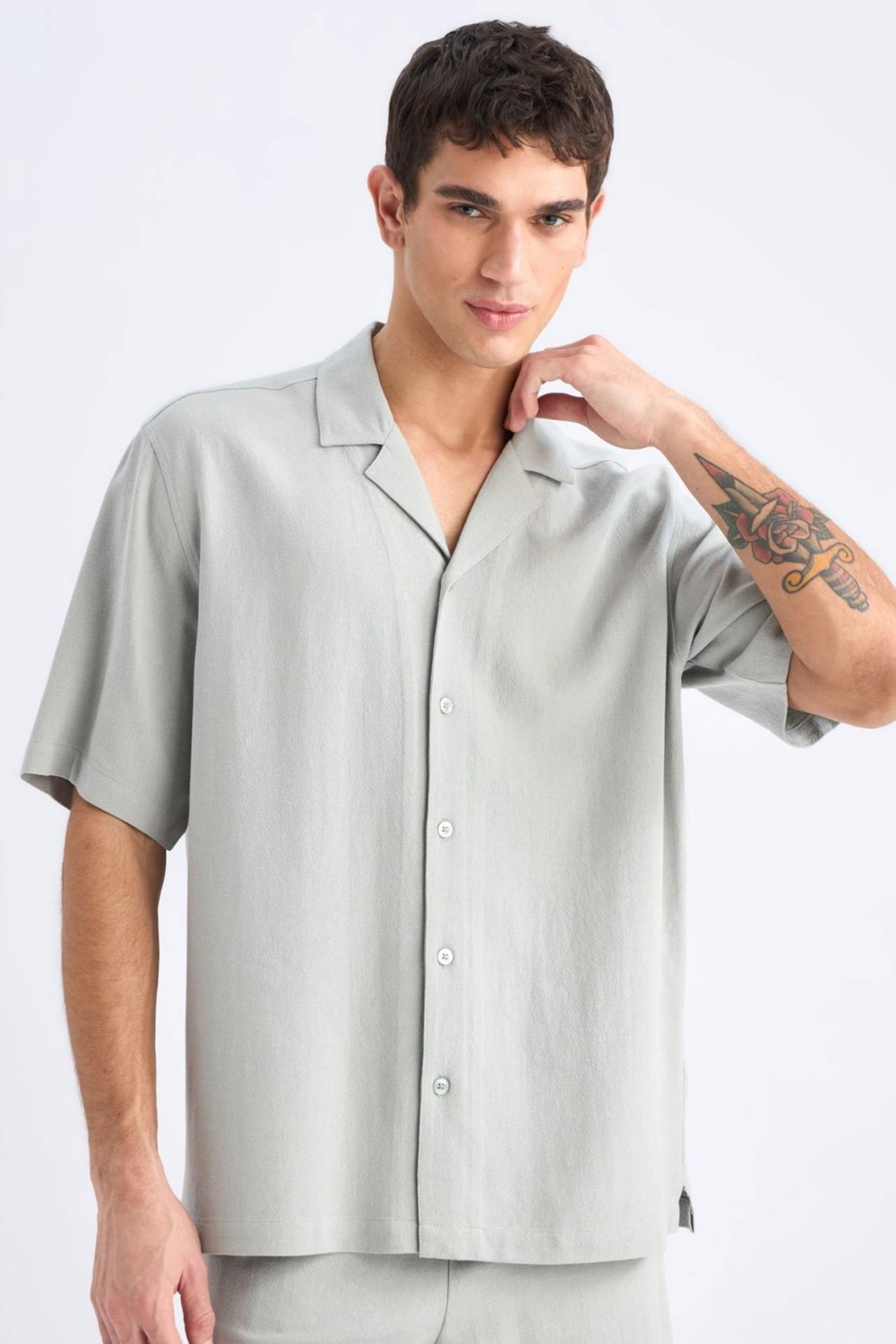 DeFacto Relax Fit Polo Yaka Pamuklu Yazlık Kısa Kollu Gömlek D8875AX25SM