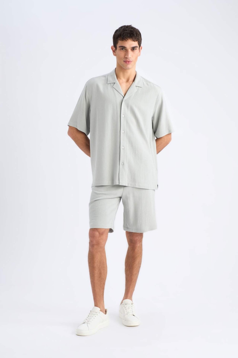 DeFacto Relax Fit Polo Yaka Pamuklu Yazlık Kısa Kollu Gömlek D8875AX25SM görsel 2