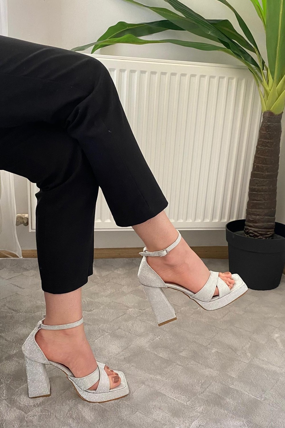Preshley Kadın Luci Gümüş Simli Çapraz Bantlı 10 cm Platfom Topuklu Aykkabı