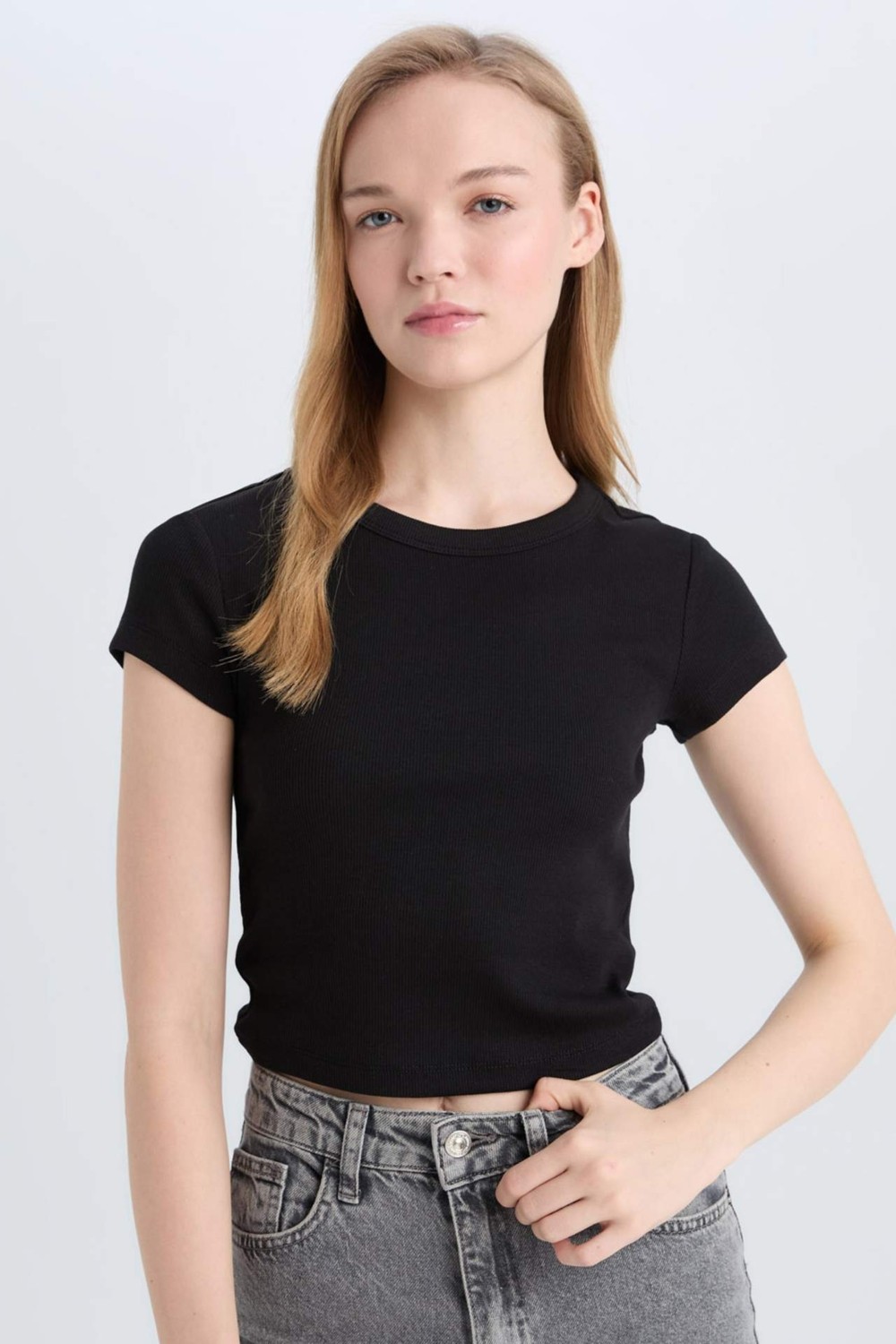DeFacto Fitted Basic Fitilli Kaşkorse Siyah Tişört E0287AX25SM