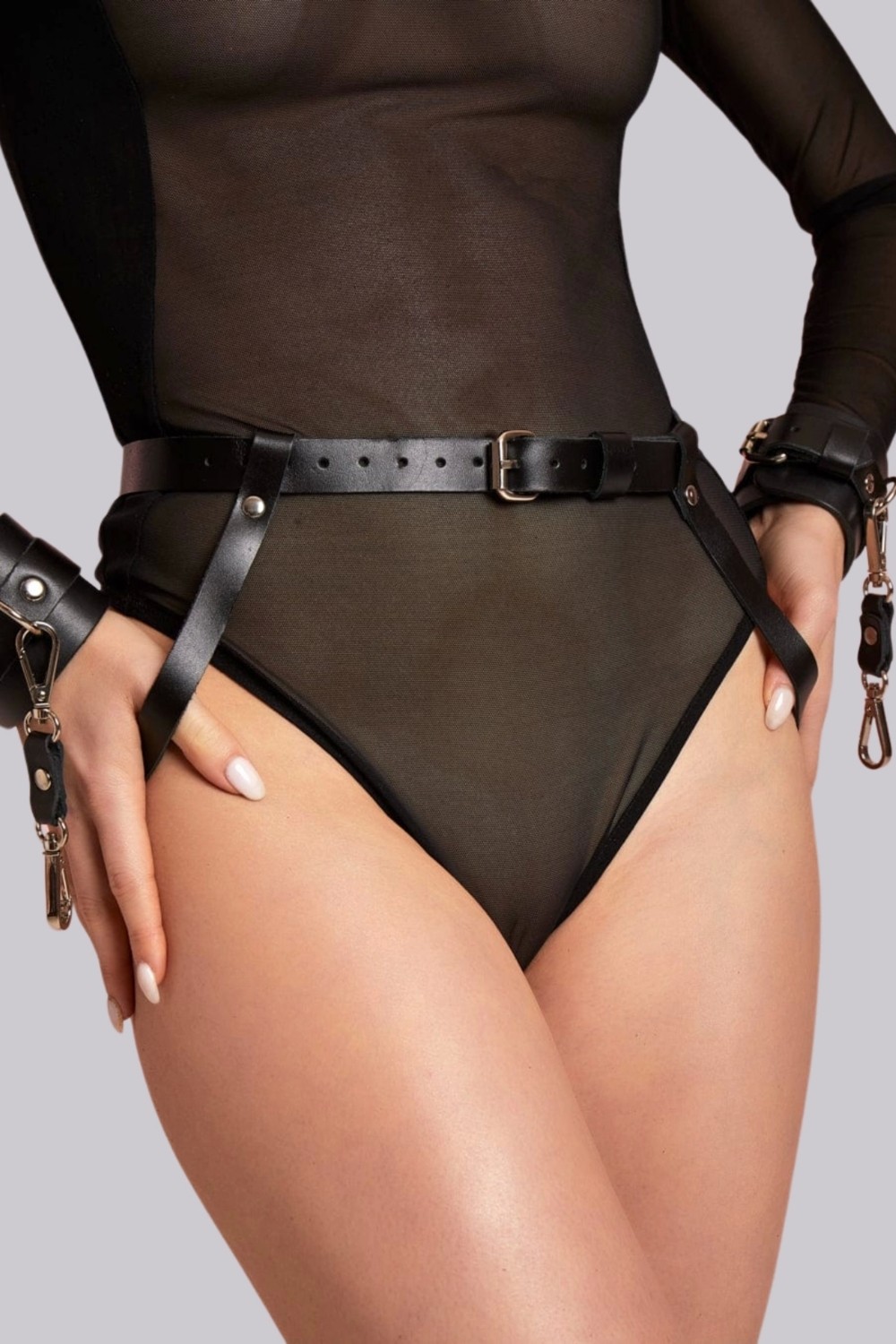 Beruflic Aria's Closet Arkadan ve Önden Bağlanabilir Siyah Deri Bilekli Fantezi Harness görsel 2