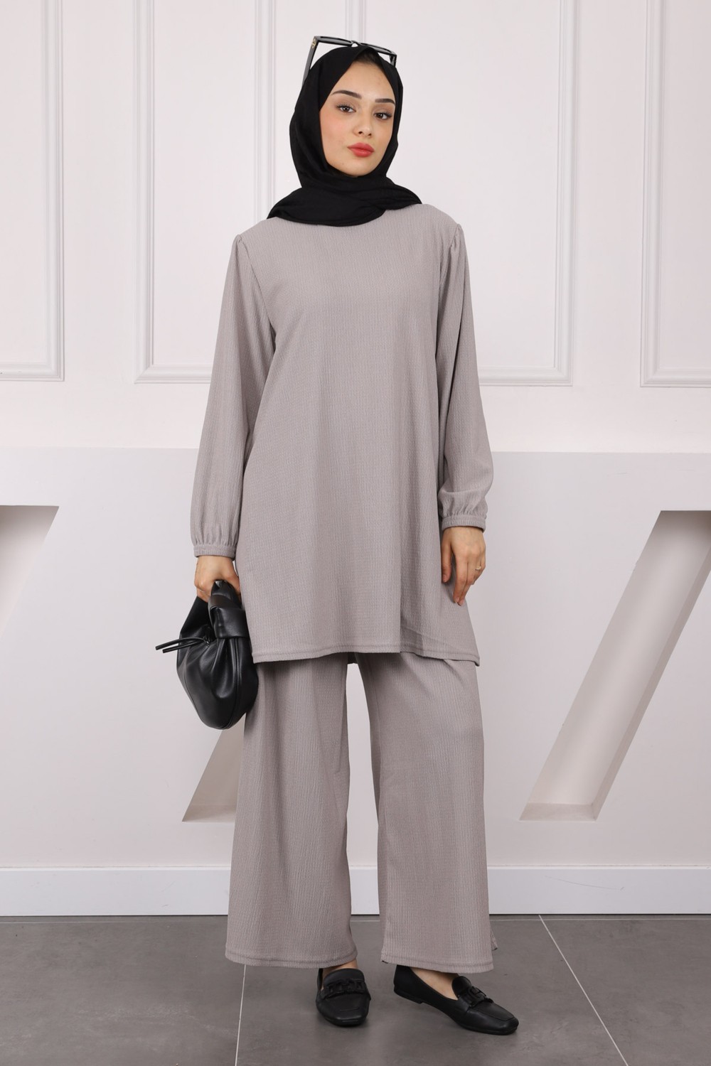 İmaj Butik Kadın Çağla Renkli Tunik Pantolonlu Takım Dokuma Kumaş ile Modern Stil Sunuyor