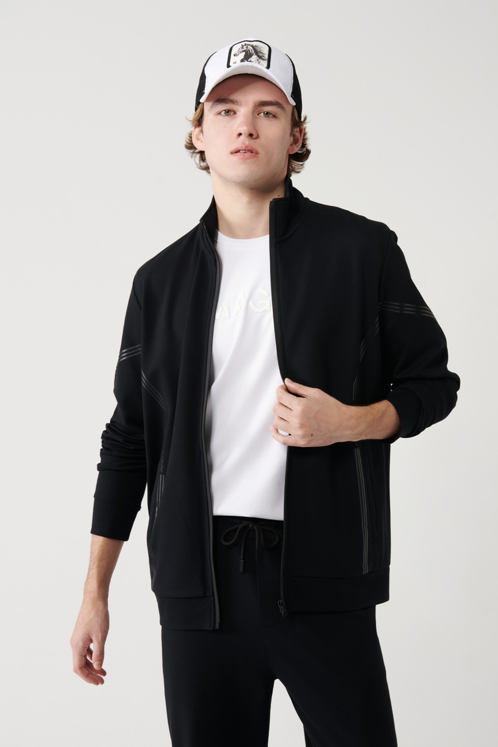 AVVA Erkek Siyah Dik Yaka Fermuarlı Baskılı Regular Fit Sweatshirt A41Y1230