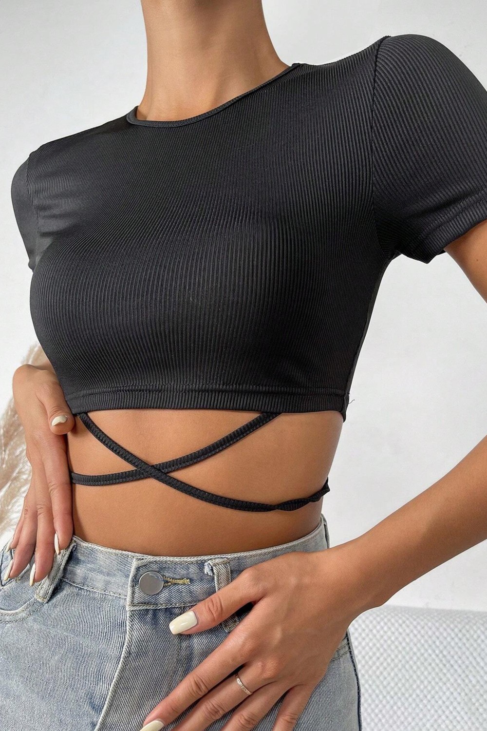 Alvenessa Kadın Siyah Yarım Kol Çapraz Bağlamalı Crop Top Bluz görsel 3