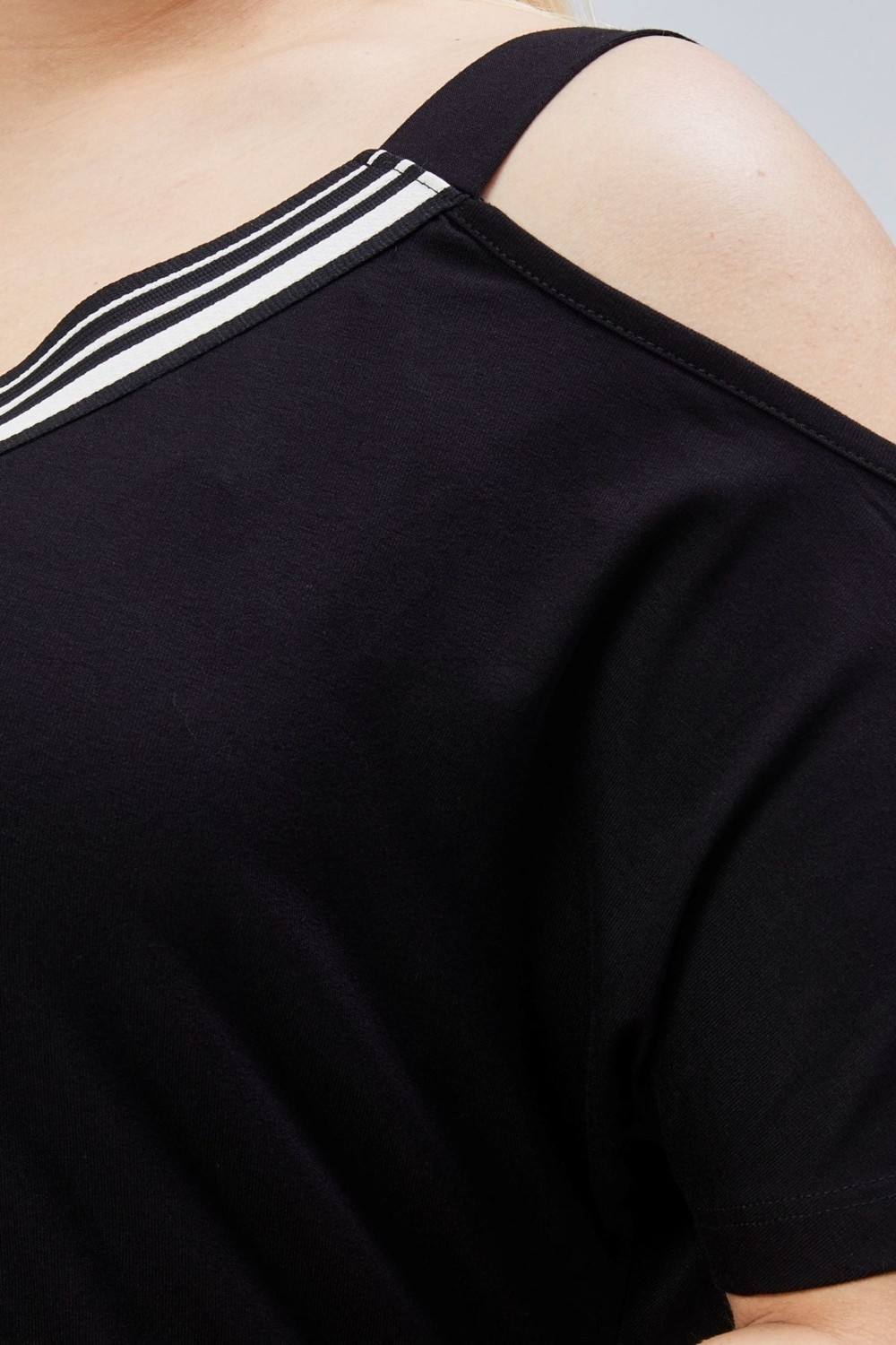 Curvy Trend Büyük Beden Yaka Şerit Omuz Dekolte Üçgen Etekli Bluz görsel 3