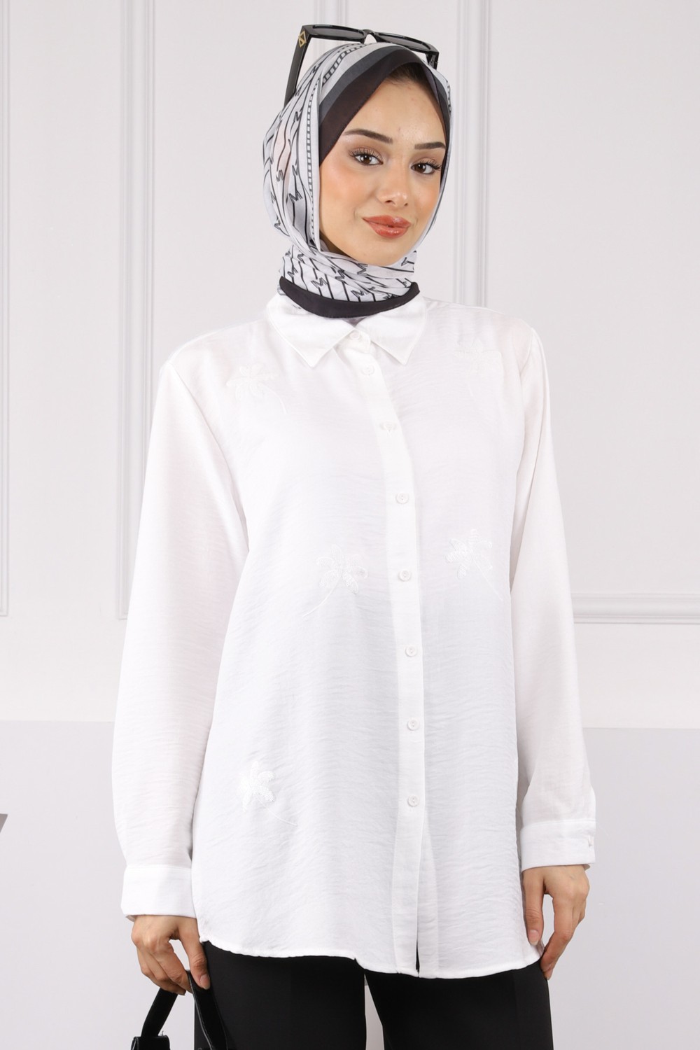 İmaj Butik Siyah Pul İşlemeli Gömlek