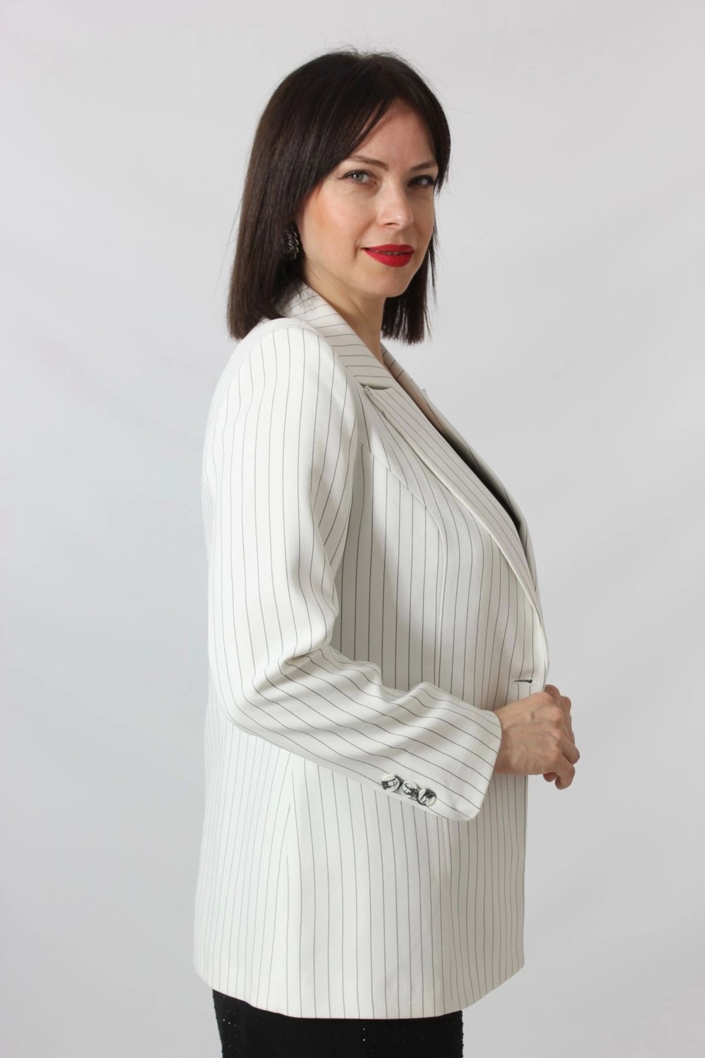 Moda Berray 1906 Beyaz Çizgili Fermuarlı Cep Aksesuarlı Kadın Büyük Beden Blazer Ceket görsel 2