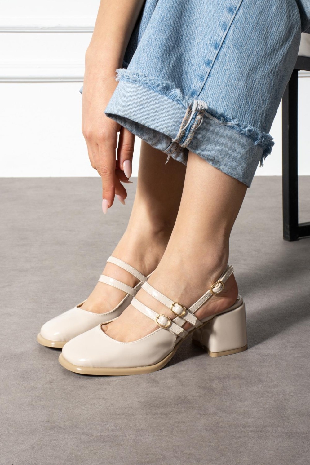 Shoetek Shoete Briana Kadın Topuklu Ayakkabı Önden Çift Bantlı Kalın Topuklu Bej Rugan