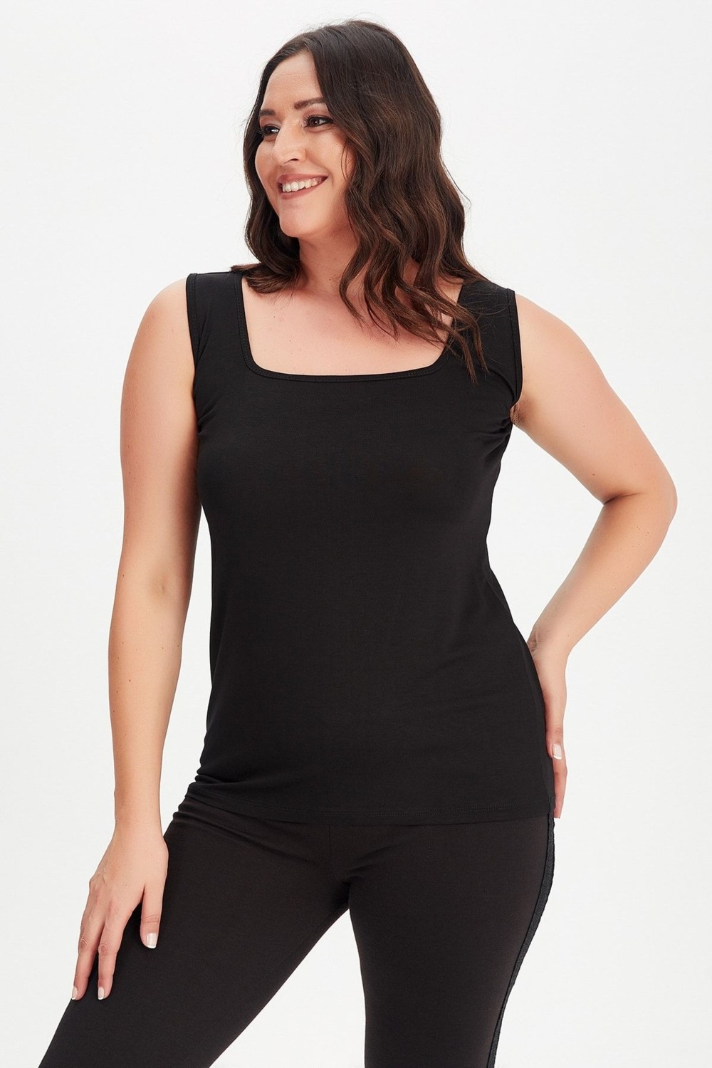 Curvy Trend Kare Yaka Kalın Askılı Atlet Bluz görsel 7