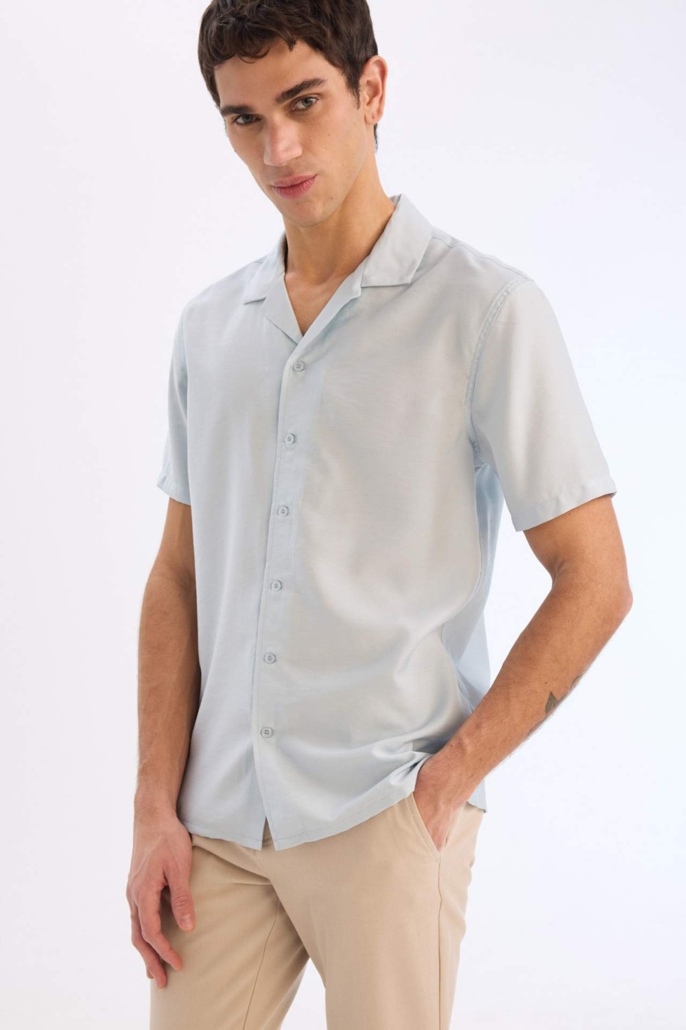 DeFacto Modern Fit Yazlık Polo Yaka Basic Düz Kısa Kollu Gömlek V8406AZ25SM