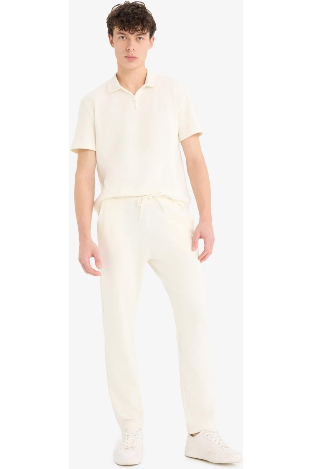 DeFacto Regular Fit Polo Yaka Kısa Kollu Dokulu Tişört E4027AX25SP görsel 6