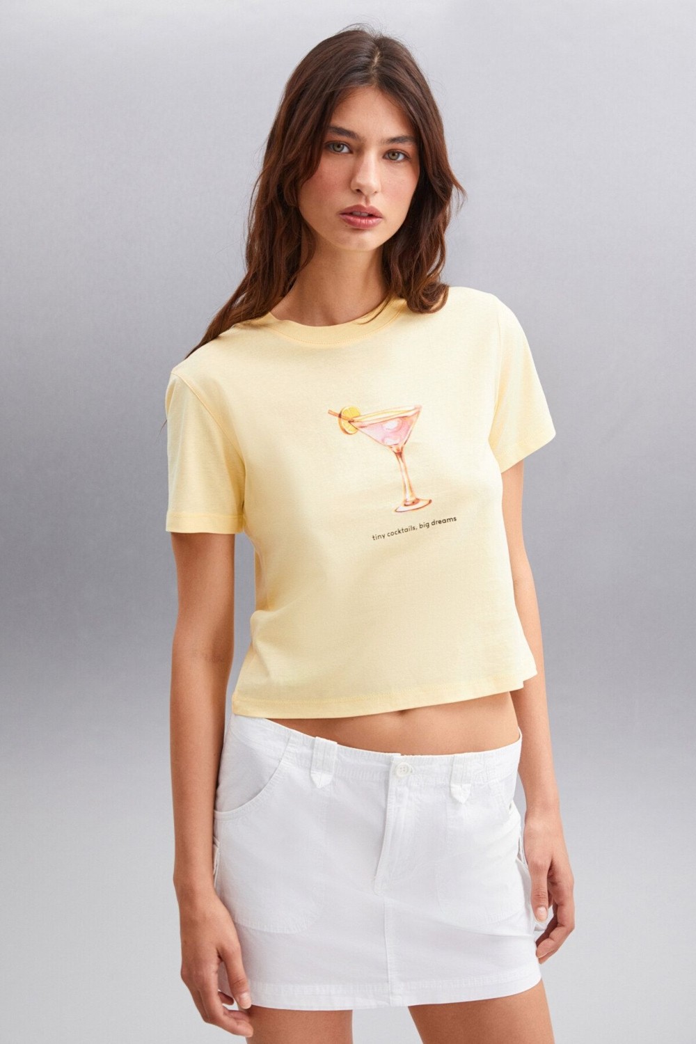 Grimelange Ivonne Kadın Cocktail Baskı Desenli Kısa Kollu Organik Pamuklu Bisiklet Yaka Crop Beyaz T-shirt görsel 4