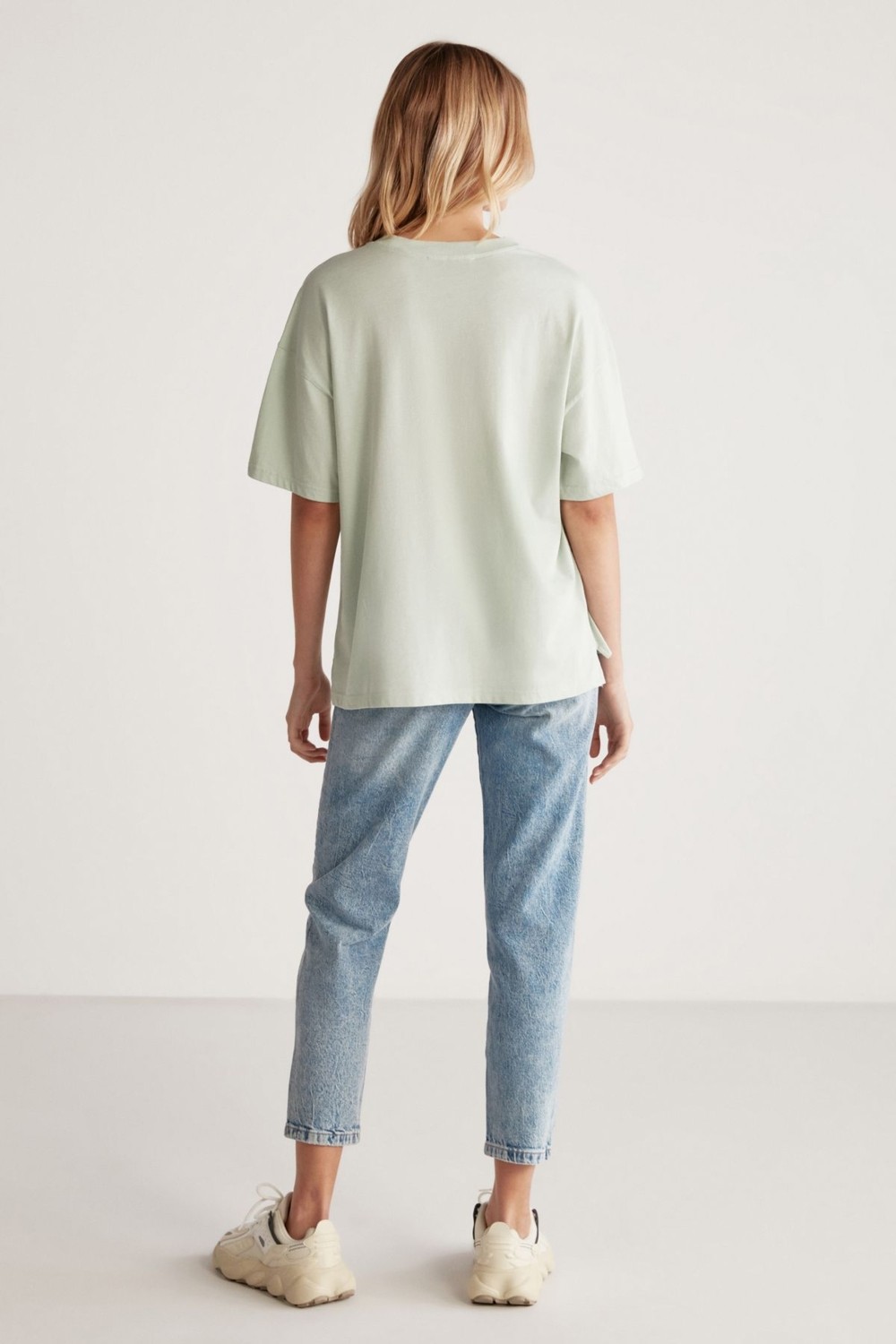 Grimelange Jemmy Kadın %100 Organik Pamuk Relaxed Fit Yırtmaçlı Yuvarlak Yakalı Beyaz T-shirt görsel 6