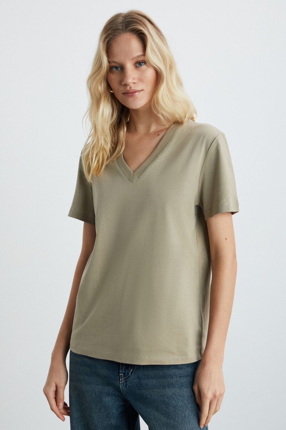 Grimelange Alıne Kadın %100 Organik Pamuk Derin V Yakalı Comfort Fit Siyah T-shirt görsel 3