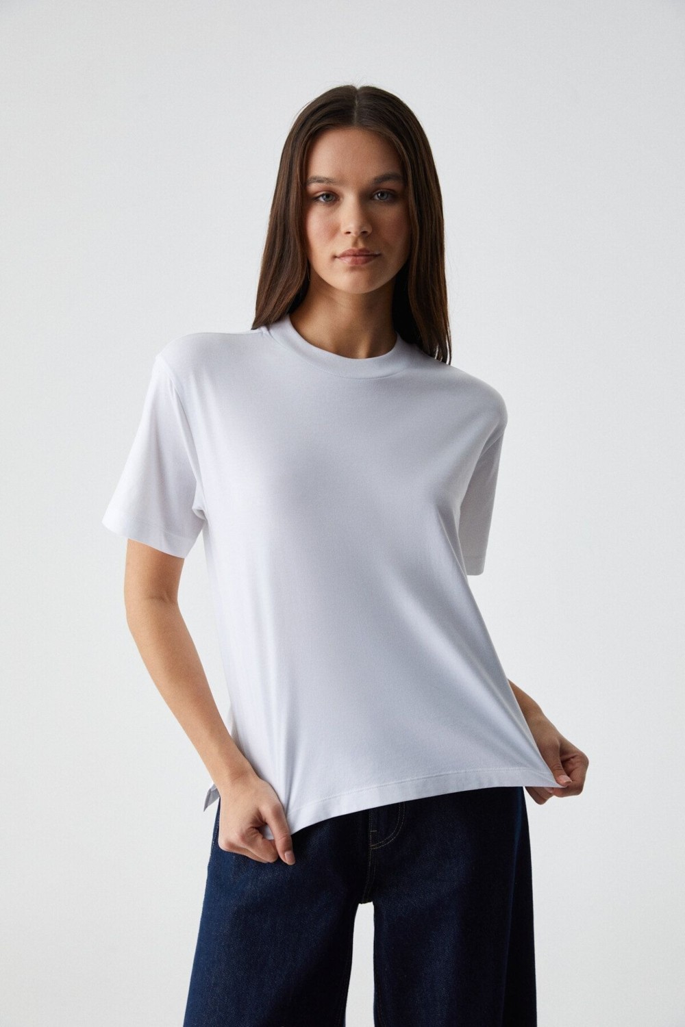 Grimelange REMSOS Kadın Oversize Bisiklet Yaka Kısa Kol Beyaz T-Shirt görsel 3