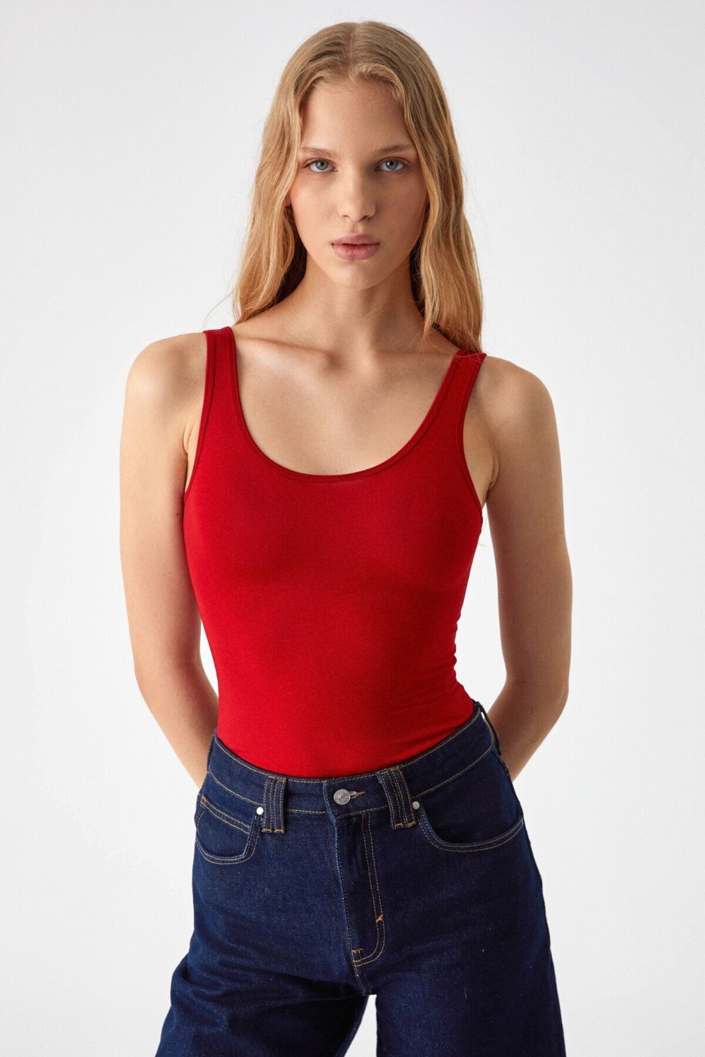 Grimelange Chıles Kadın Slim Fit Kırmızı Yuvarlak Yaka Kolsuz Atlet Modern Tasarım