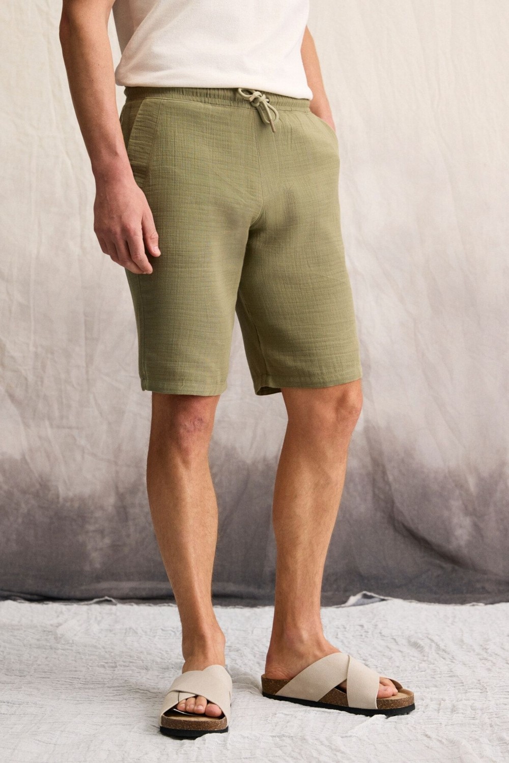 Grimelange Jens Erkek %100 Pamuk Müslin Kumaş Yanları Cepli Slim Fit Dar Kesim Haki Şort görsel 3