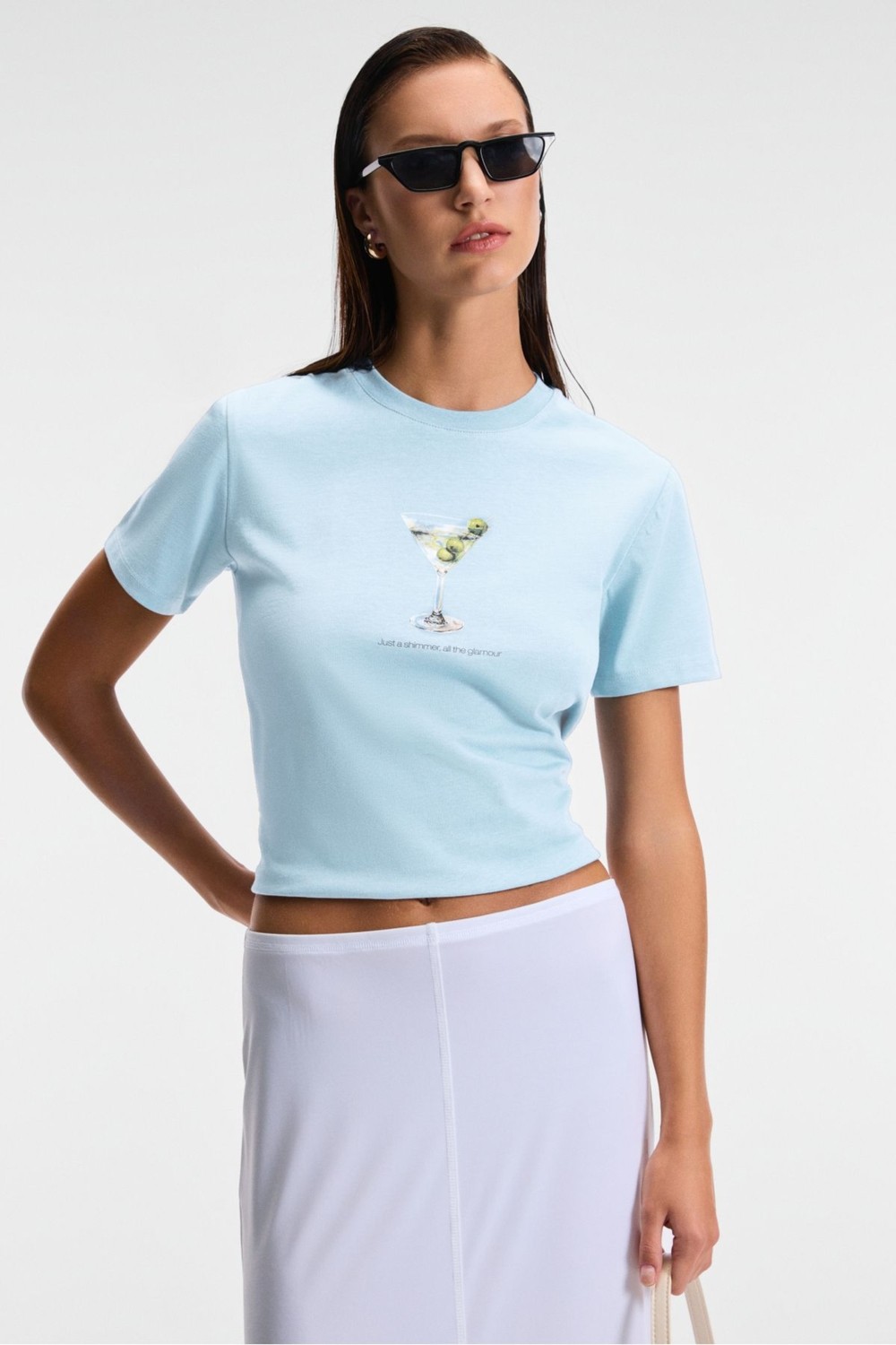 Grimelange Ivonne Kadın Cocktail Baskı Desenli Kısa Kollu Organik Pamuklu Bisiklet Yaka Crop Beyaz T-shirt