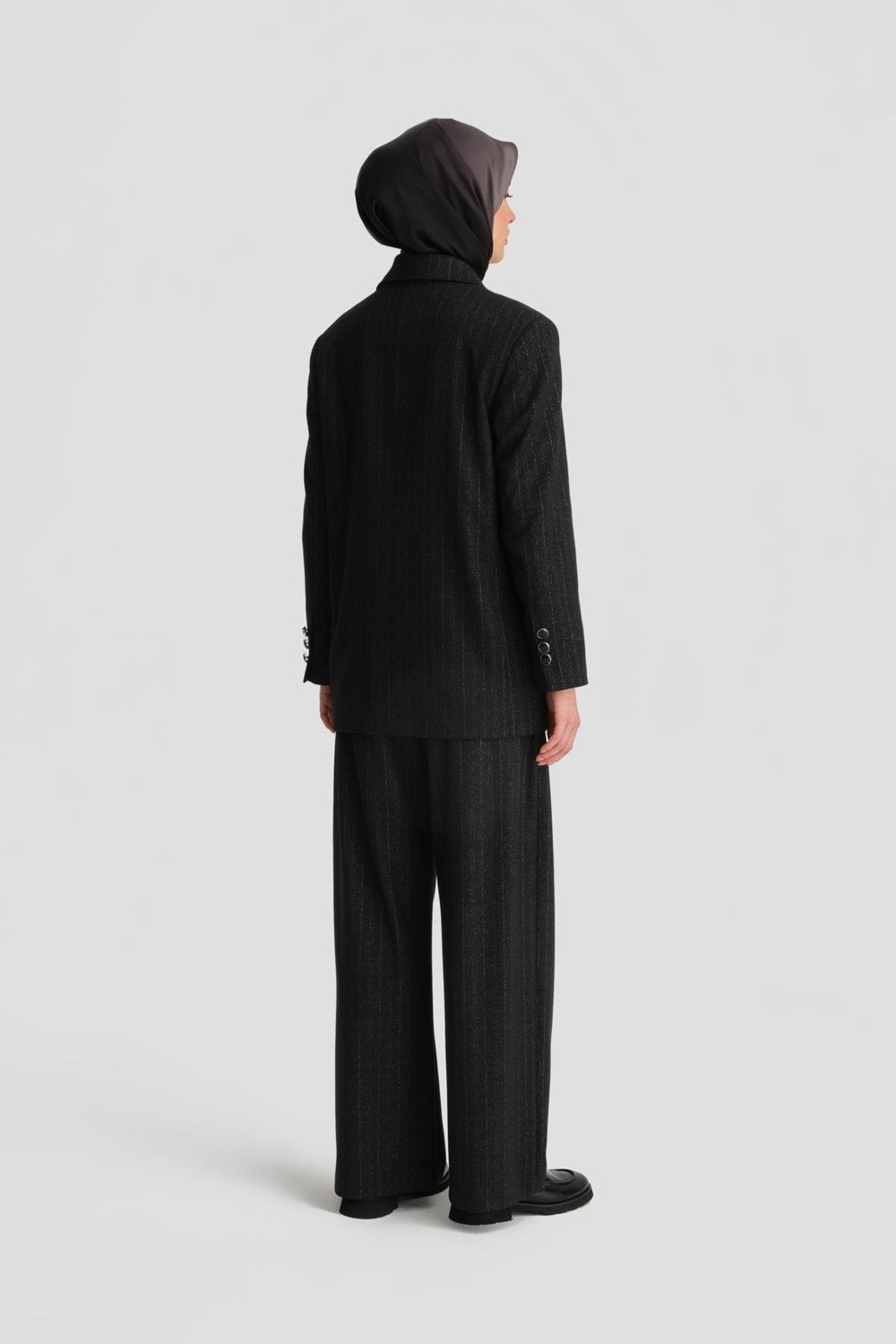Armine Simli Ceket Kadın 24K5721 Siyah Modern Tasarım ve Elegan Kesim Özellikleriyle görsel 5