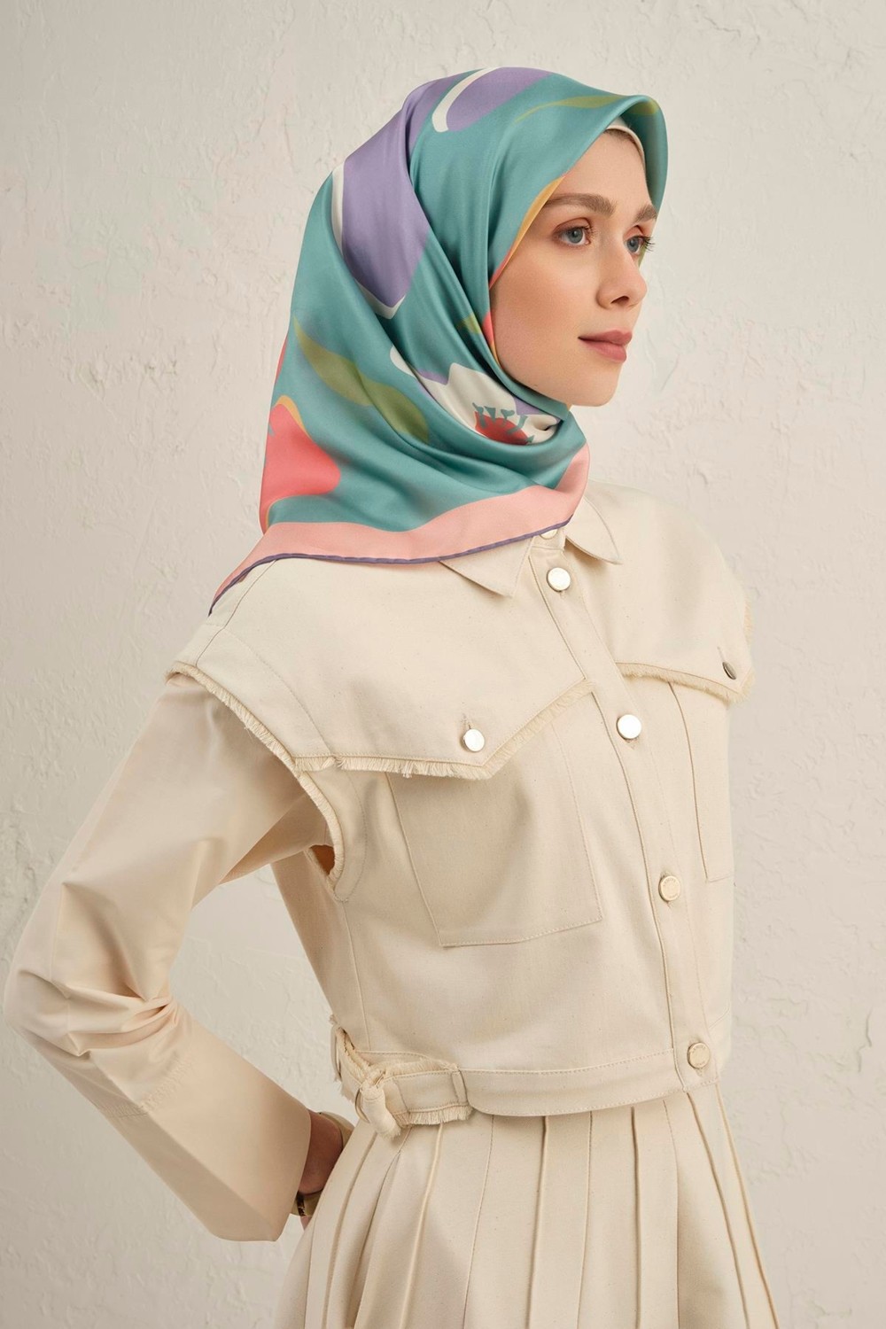 Armine Çiçek Desenli Saf İpek Twill Eşarp 9317D 01 görsel 2