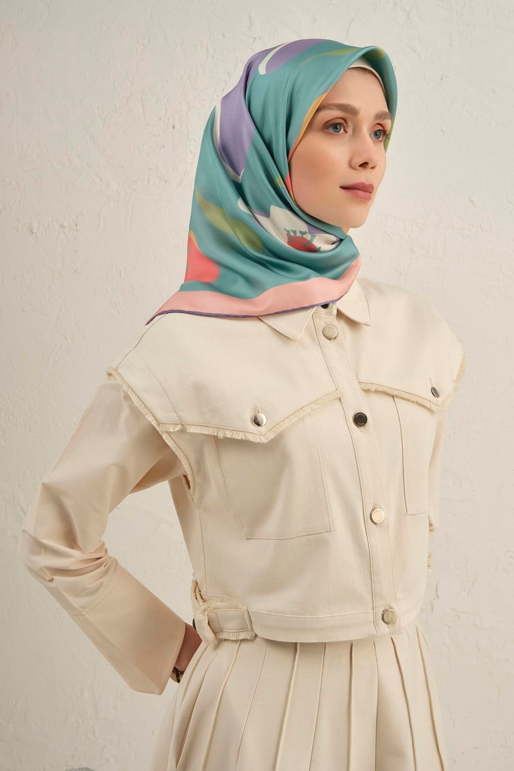 Armine Çiçek Desenli Saf İpek Twill Eşarp 9317D 01 görsel 3