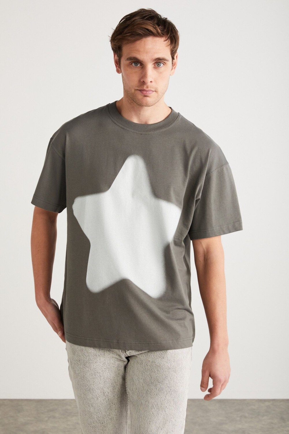 Grimelange ADAN Erkek %100 Pamuk Yıldız Baskılı Bisiklet Yaka Kısa Kollu Oversize Gri T-Shirt
