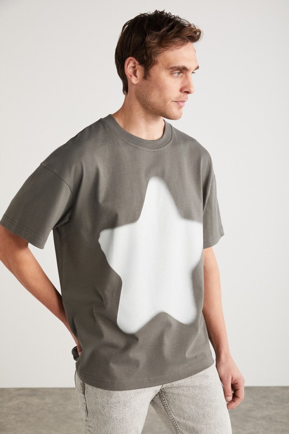 Grimelange ADAN Erkek %100 Pamuk Yıldız Baskılı Bisiklet Yaka Kısa Kollu Oversize Gri T-Shirt görsel 2