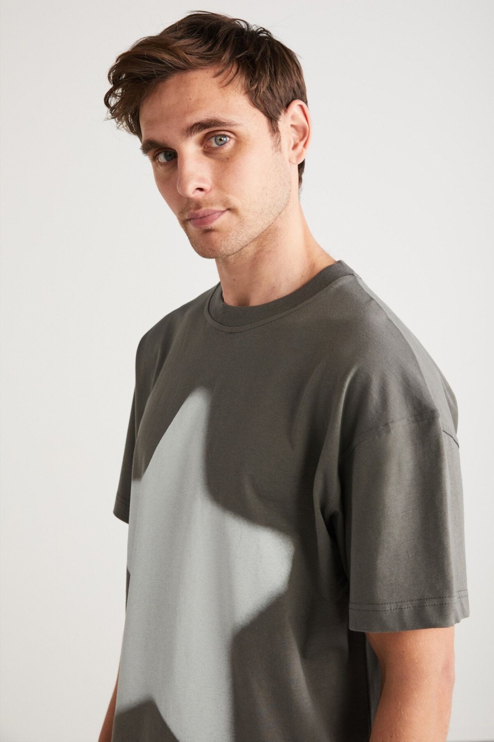 Grimelange ADAN Erkek %100 Pamuk Yıldız Baskılı Bisiklet Yaka Kısa Kollu Oversize Gri T-Shirt görsel 4
