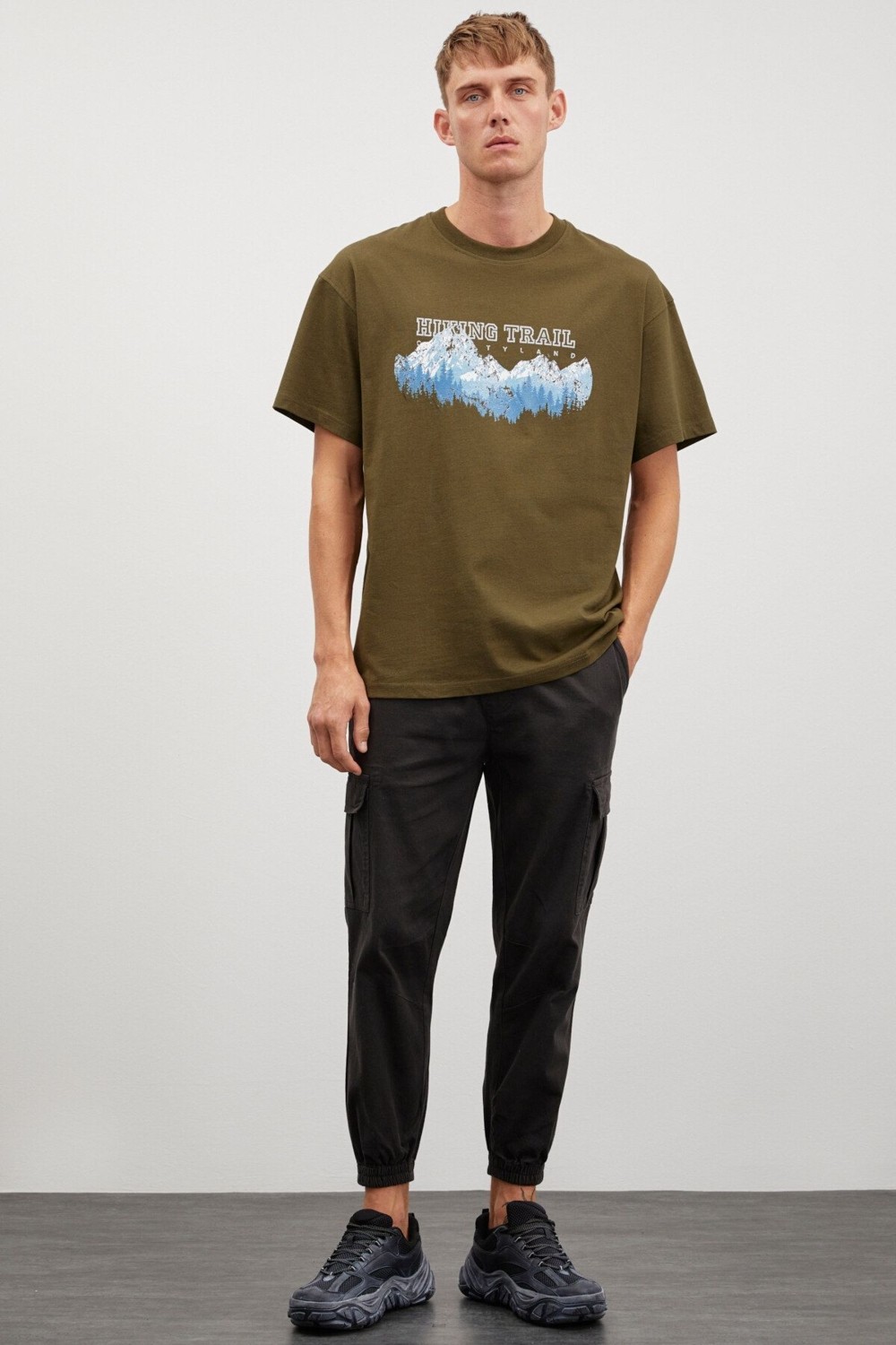 Grimelange Ademir Erkek Oversize Fit Önü Dağ Baskılı Bisiklet Yaka %100 Pamuklu Haki T-shirt görsel 2