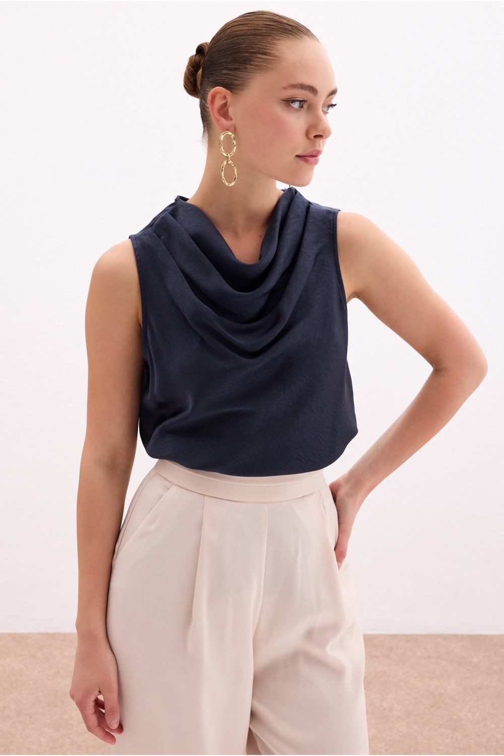 Sateen Degaje Yaka Saten Bluz - Siyah görsel 3