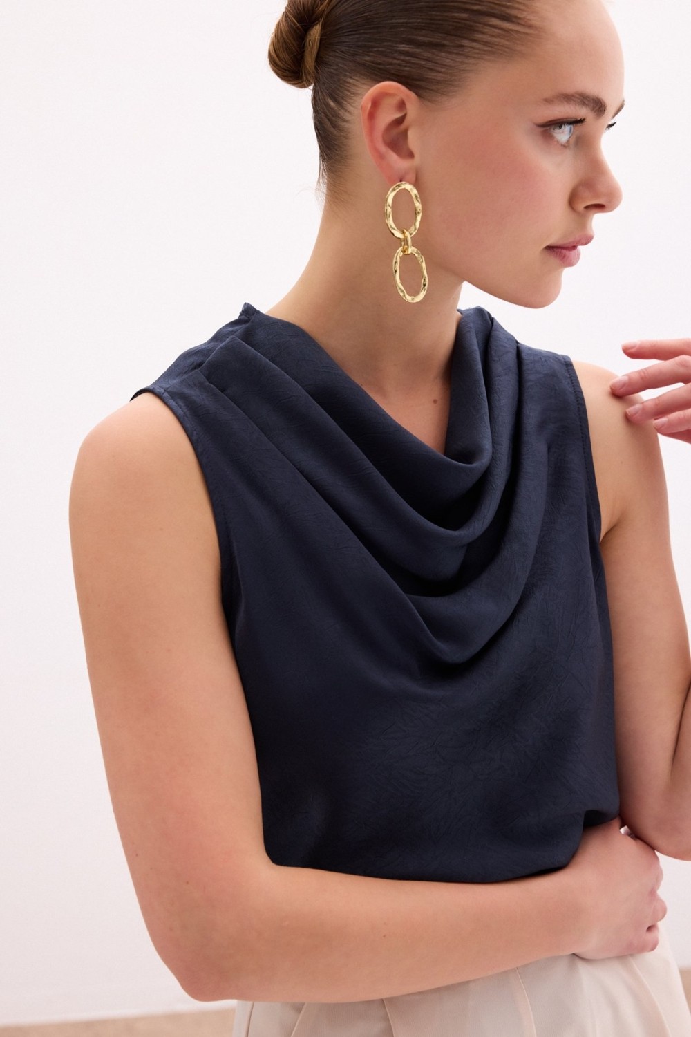 Sateen Degaje Yaka Saten Bluz - Siyah görsel 4