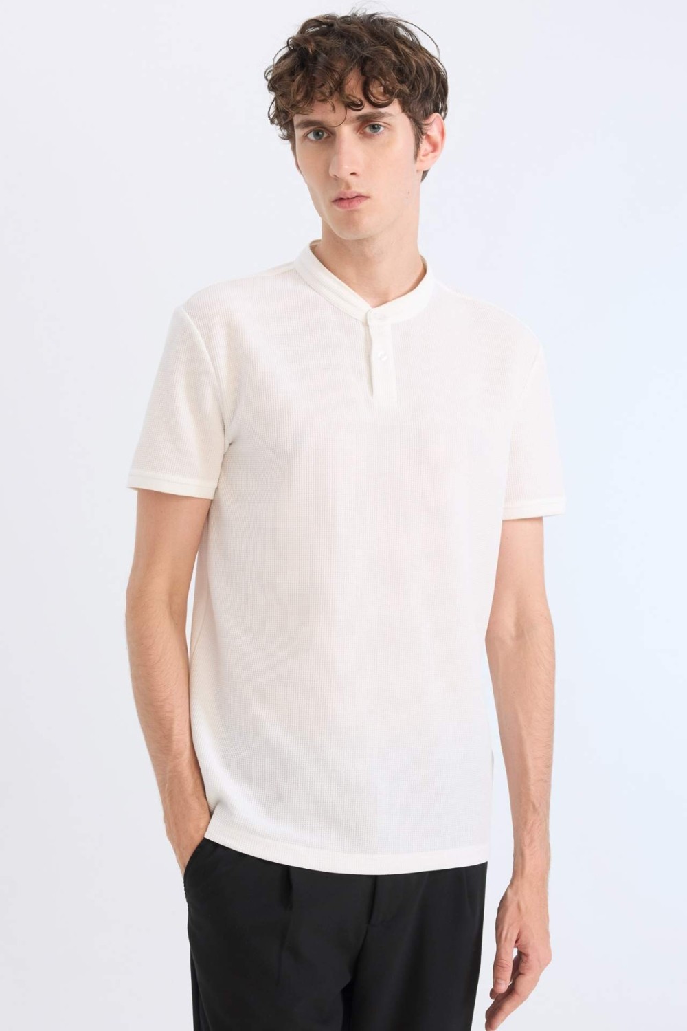 DeFacto Slim Fit Dar Kesim Dik Yaka Dokulu Kısa Kollu Waffle Polo Tişört Z4262AZ25SM