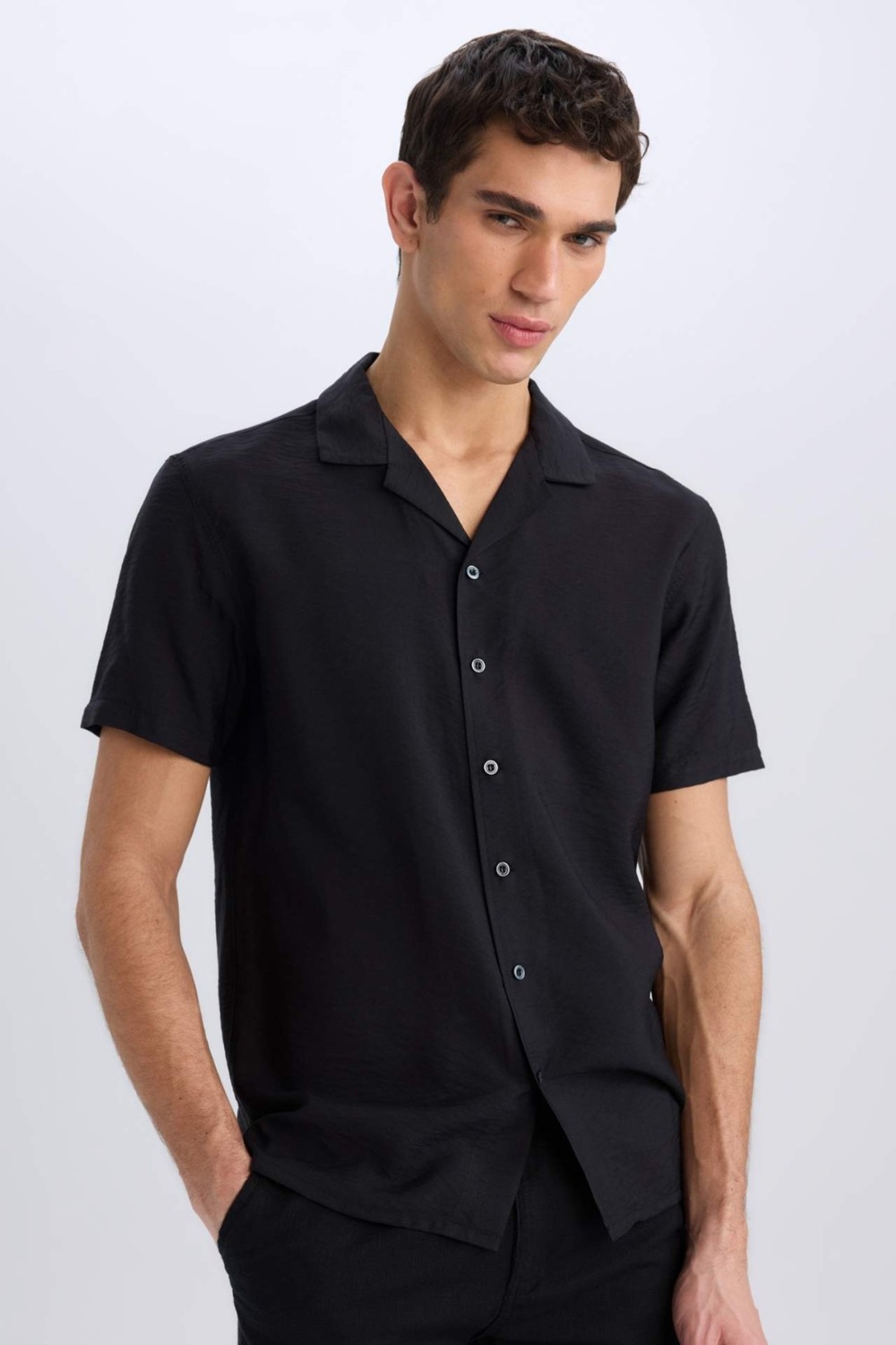 DeFacto Modern Fit Yazlık Polo Yaka Basic Düz Kısa Kollu Gömlek V8406AZ25SM