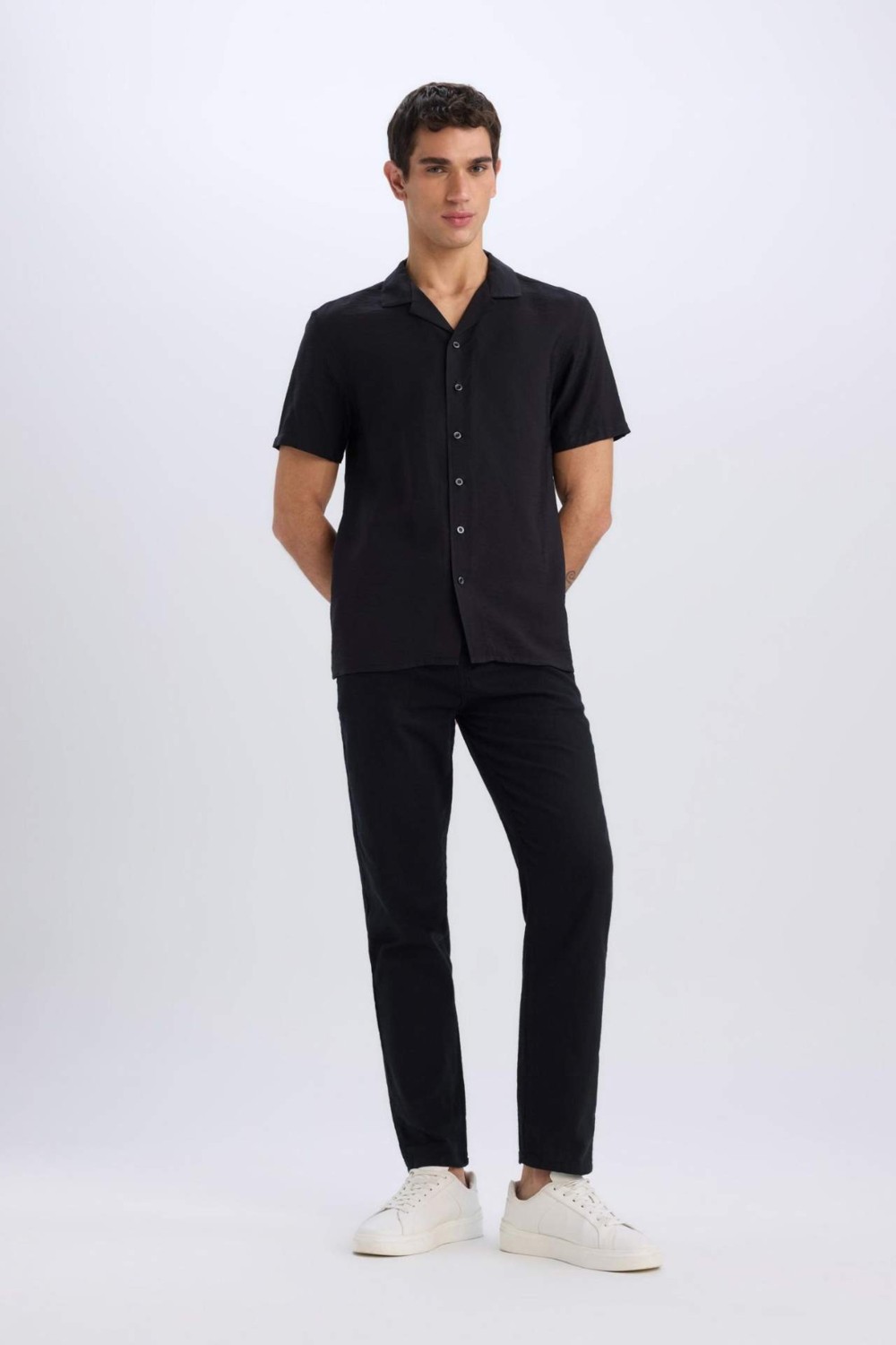 DeFacto Modern Fit Yazlık Polo Yaka Basic Düz Kısa Kollu Gömlek V8406AZ25SM görsel 2