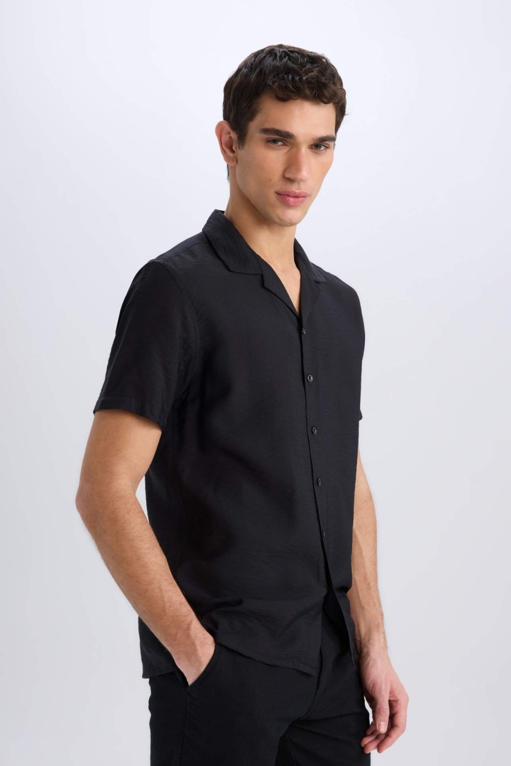 DeFacto Modern Fit Yazlık Polo Yaka Basic Düz Kısa Kollu Gömlek V8406AZ25SM görsel 3