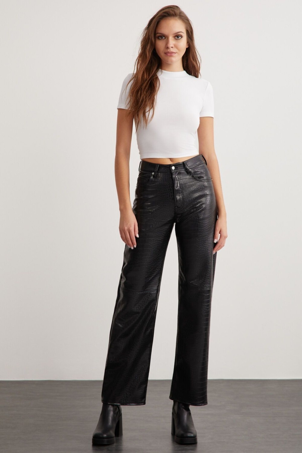 Grimelange Nıara Kadın Pamuk Elastan Bisiklet Yaka Kısa Kollu Slim Fit Crop Beyaz Büstiyer görsel 2