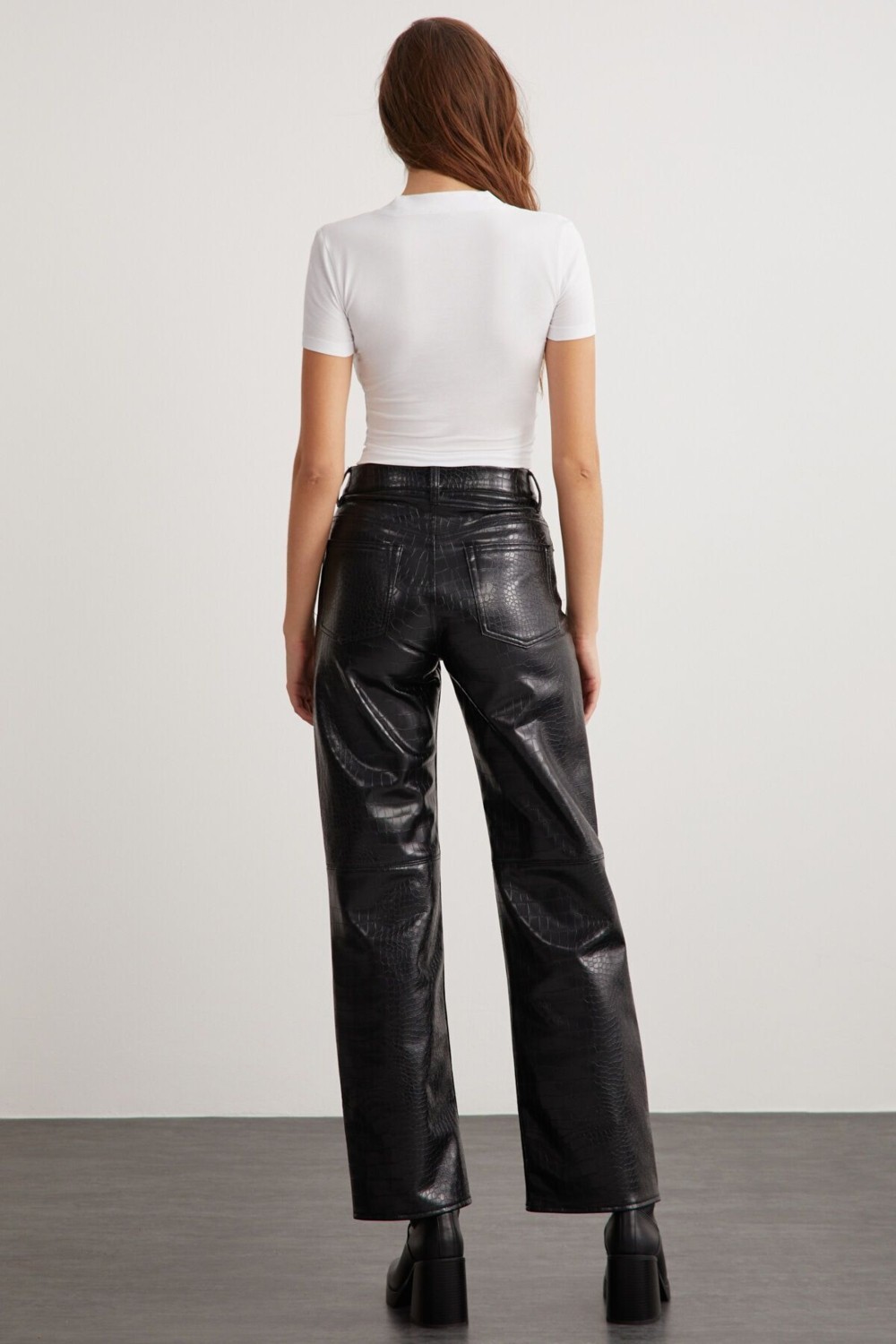 Grimelange Nıara Kadın Pamuk Elastan Bisiklet Yaka Kısa Kollu Slim Fit Crop Beyaz Büstiyer görsel 5