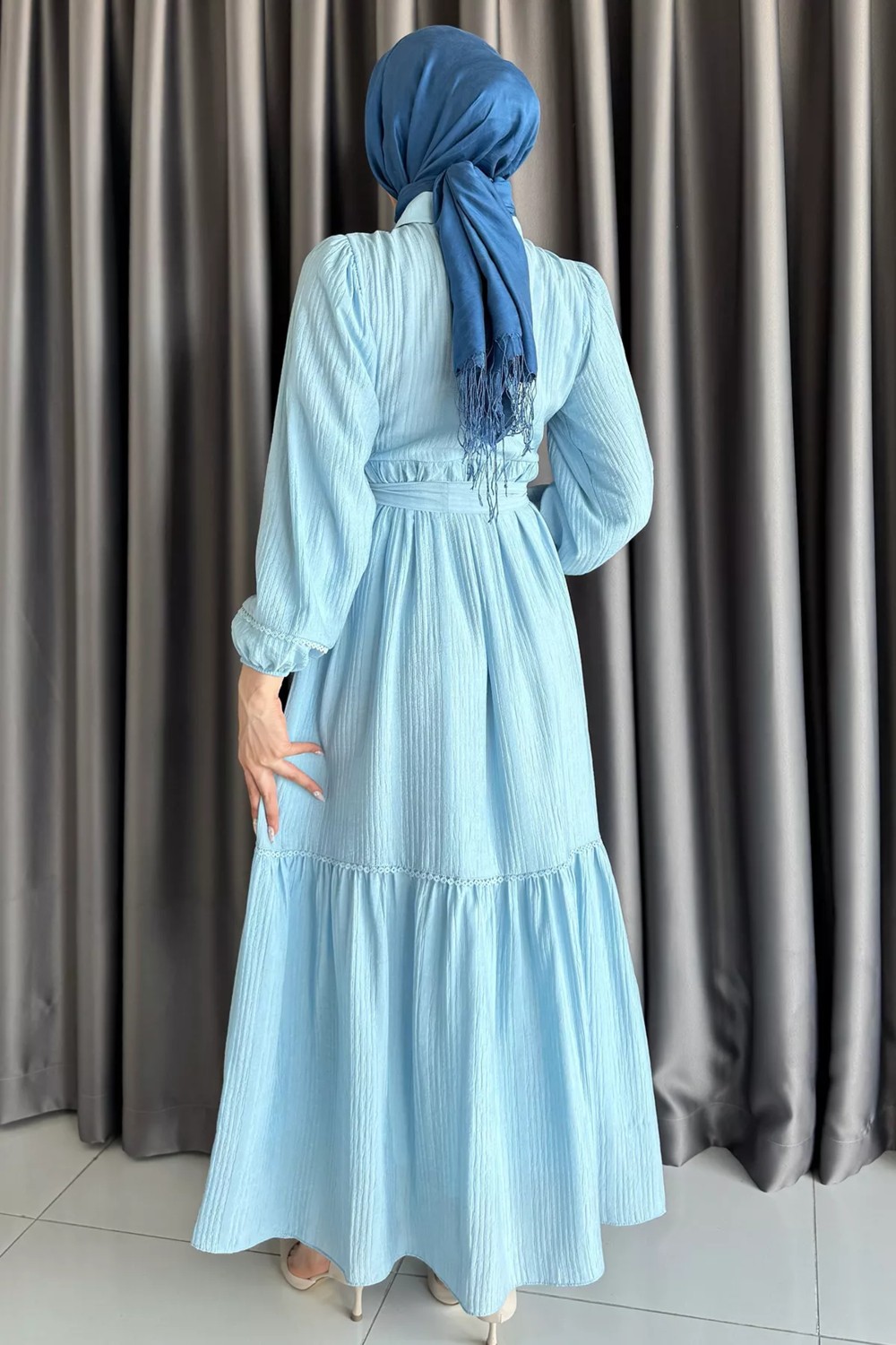 Julude Ön Yarım Düğmeli Pileli Fırfırlı Tesettür Elbise P-00017558 görsel 4