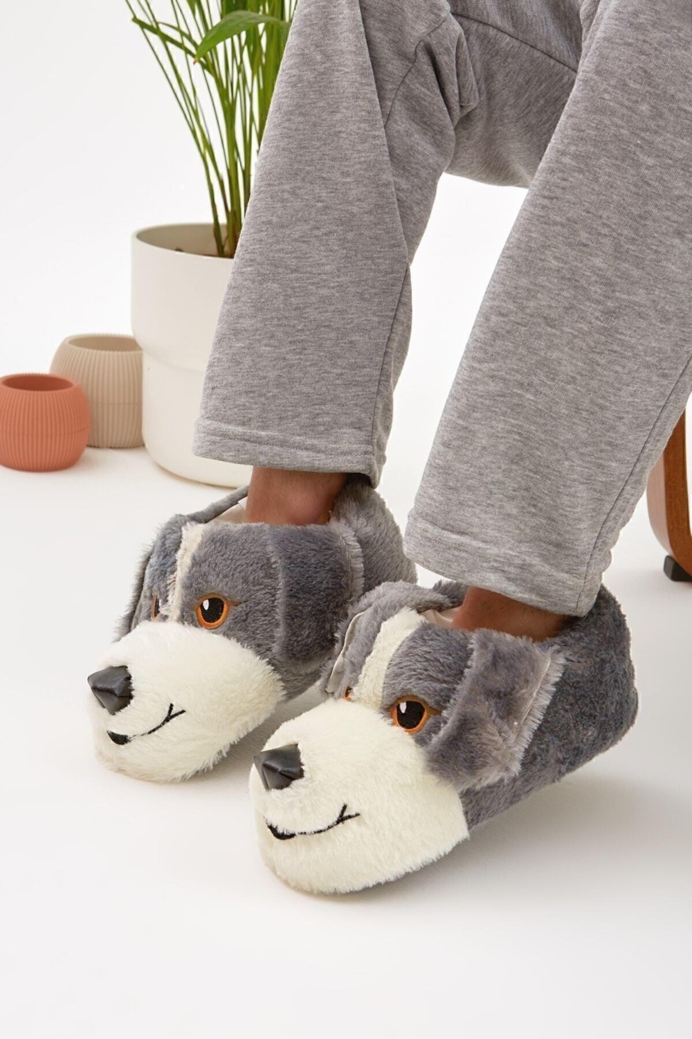 Moda Devrin Mdes Gri Hayvanlı Peluş Ev Ayakkabısı Kadın İçin Sessiz Taban Sevimli Köpek Figürlü Panduf görsel 3