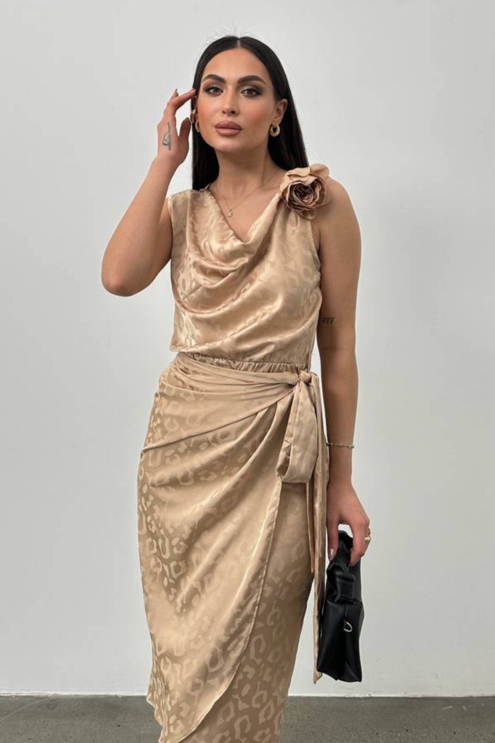 Zishan Fashion Zıshan Saten Gül Aksesuarlı Kuşak Bağlamalı Degaje Yaka Şık Parlak Gece Abiye & Elbise 002
