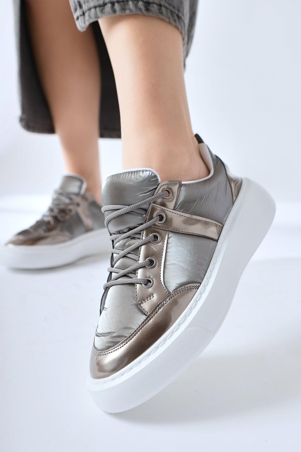 Limoya Jakleen Altın Rugan Detaylı Paraşüt Sneakers görsel 3