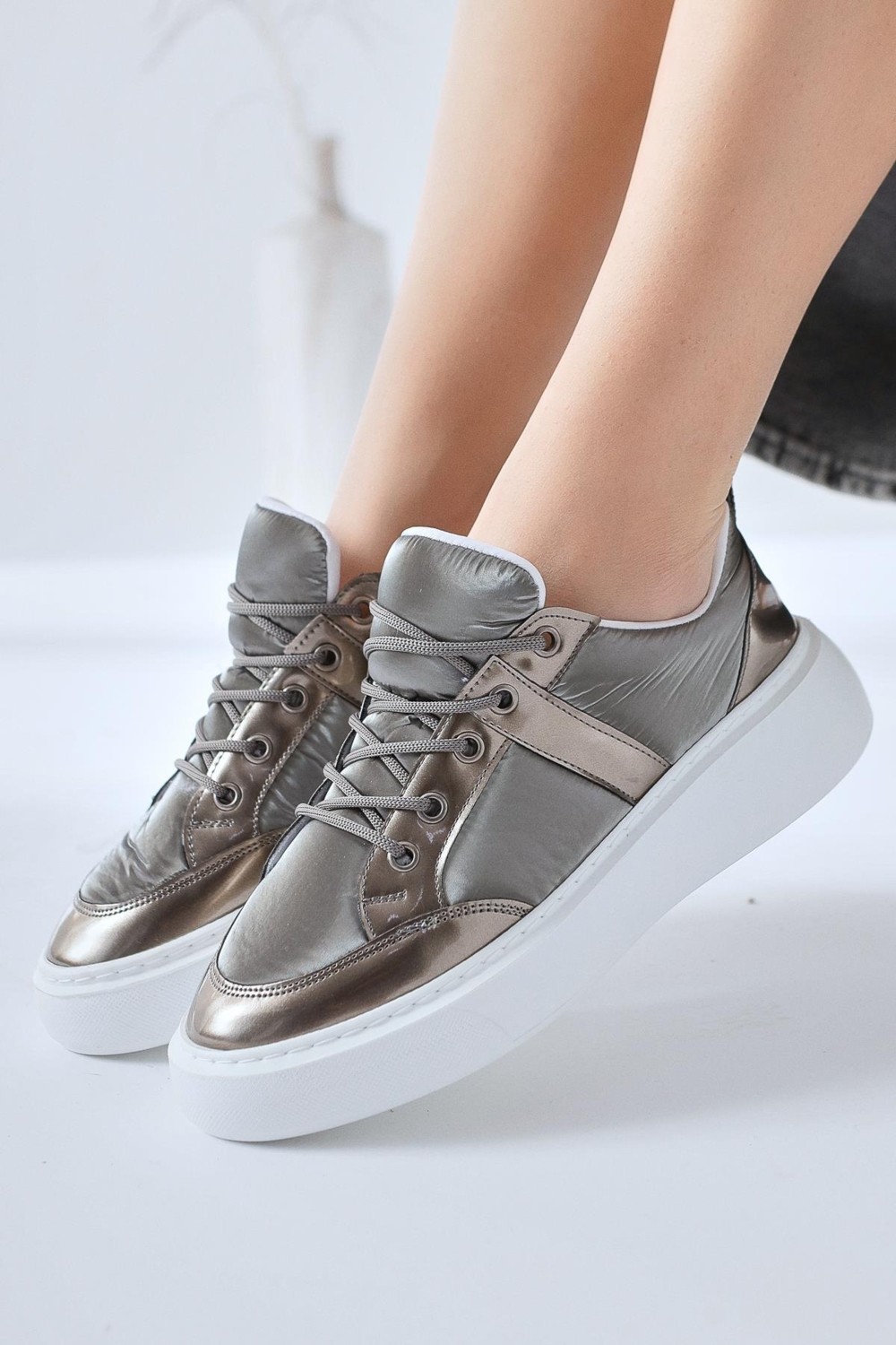 Limoya Jakleen Altın Rugan Detaylı Paraşüt Sneakers görsel 4