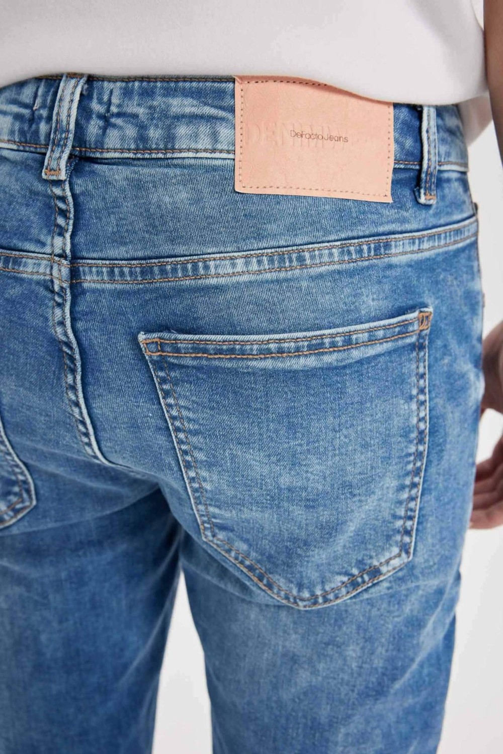 DeFacto Carlo Skinny Fit Ekstra Dar Kalıp Normal Bel Ekstra Dar Paça Jean Pantolon B4672AX24SP görsel 6