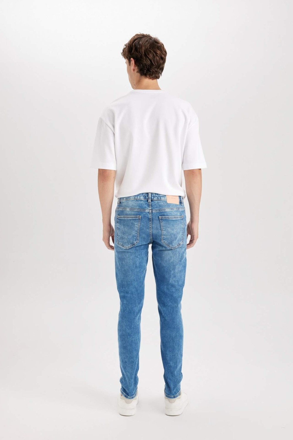DeFacto Carlo Skinny Fit Ekstra Dar Kalıp Normal Bel Ekstra Dar Paça Jean Pantolon B4672AX24SP görsel 7