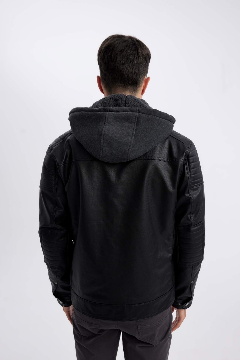 DeFacto Su İtici Slim Fit Dar Kesim Çıkarılabilir Kapüşonlu Pelüş Astarlı Fermuarlı Suni Deri Ceket Mont N9693AZ24WN görsel 8
