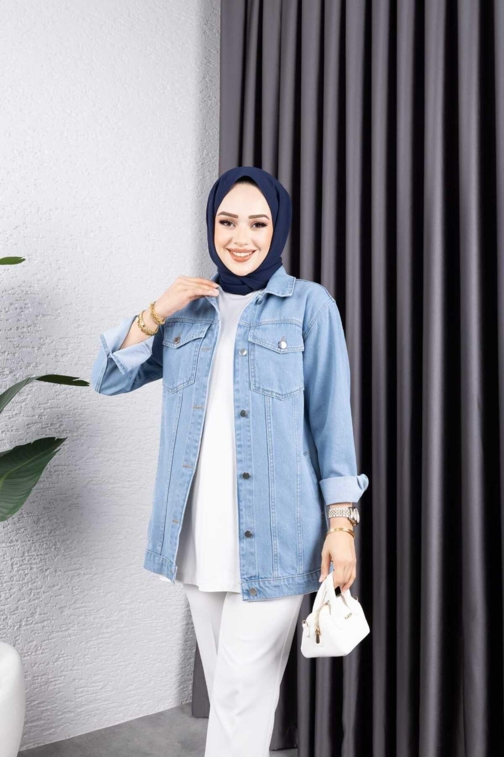Harman Butik Kadın Siyah Kar Yıkamalı Cepli Denim Kot Ceket